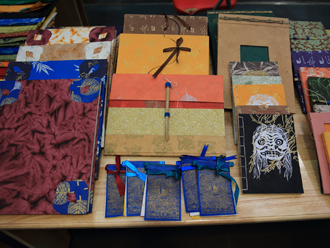 “非遺保護(hù)成果展”之藏紙產(chǎn)品